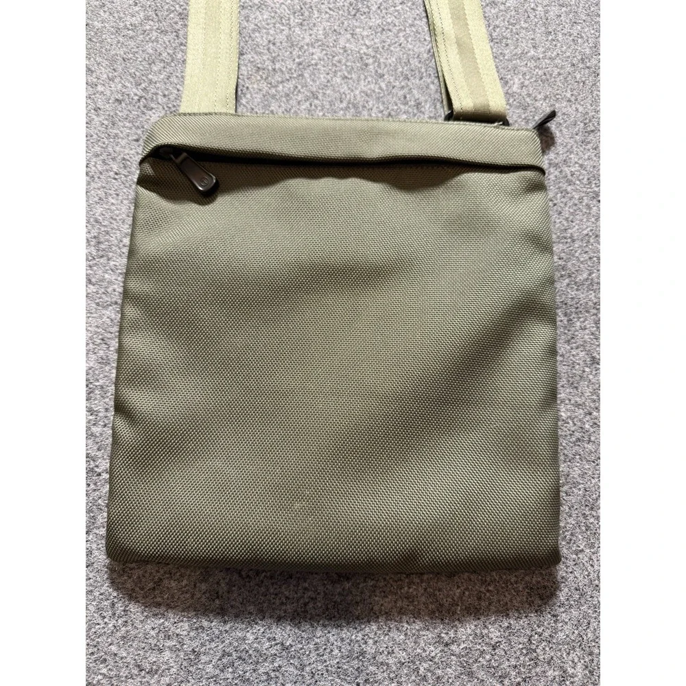 Tumi Tech Messenger Bag Cross Body Olive Green Interior‎